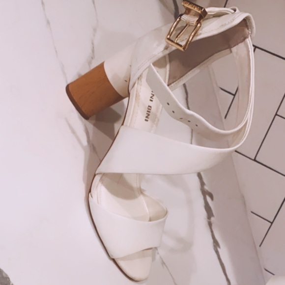 Gianni Bini White Heels - Picture 3 of 4